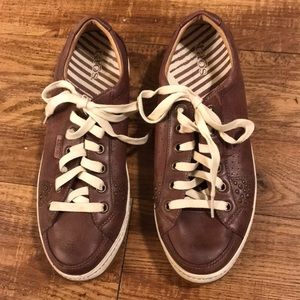 Women’s Taos sneakers size 9
